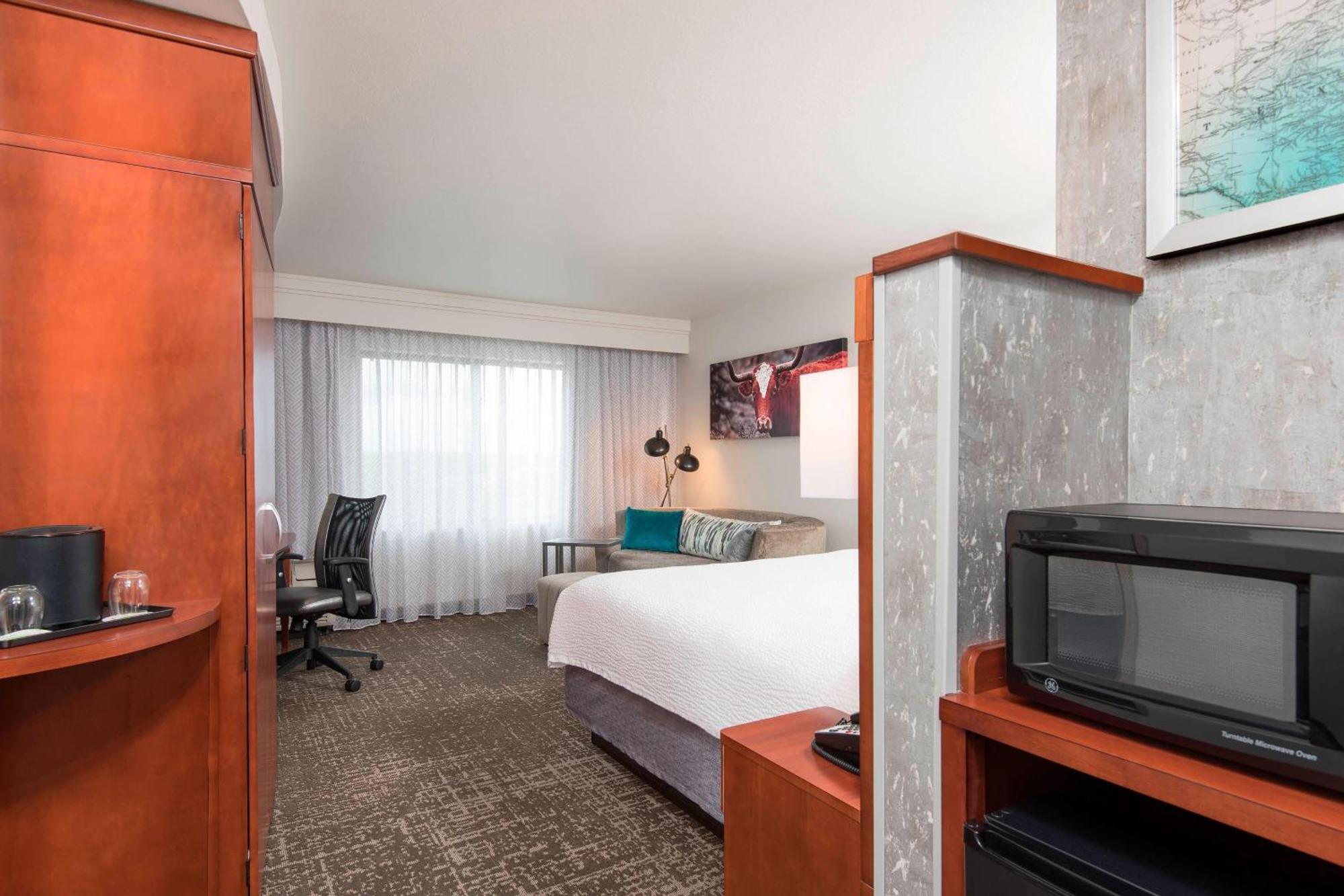 Courtyard By Marriott San Antonio North Stone Oak At Legacy Hotel Exterior photo